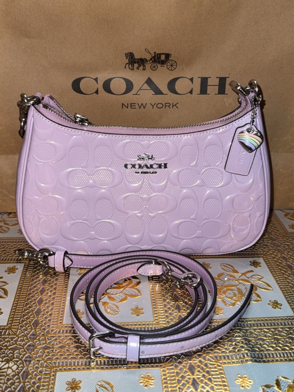 Teri Shoulder Bag in Signature leather
